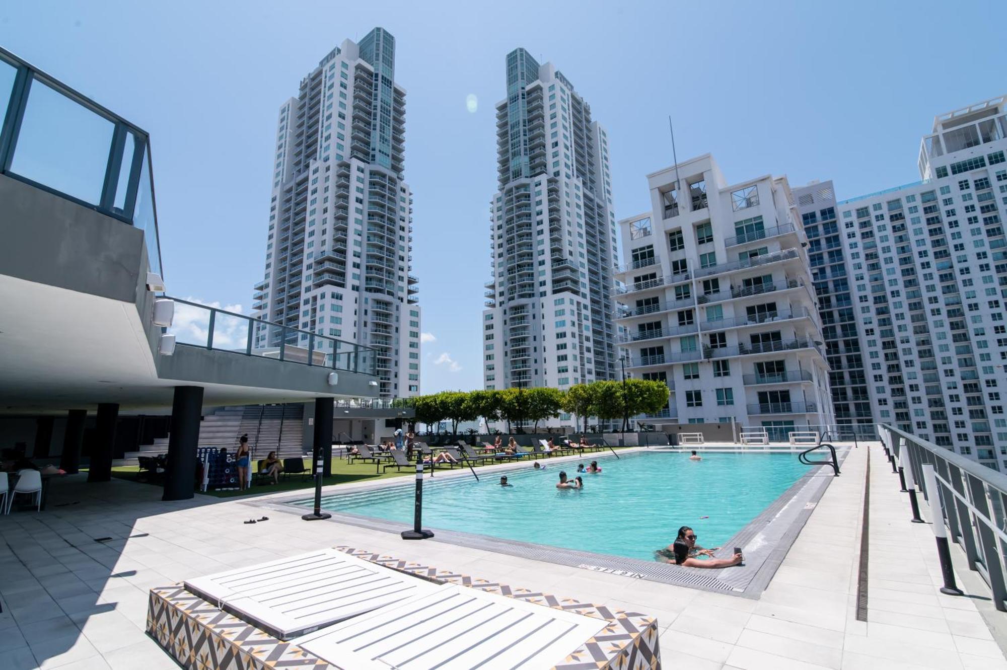 Luxurious King Bed Suite In Downtown Miami Exterior foto