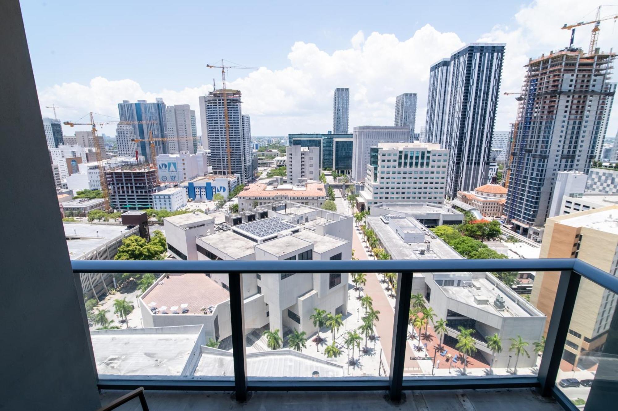 Luxurious King Bed Suite In Downtown Miami Exterior foto